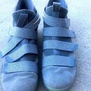 Lebron James BBall Soldier XI size 11
